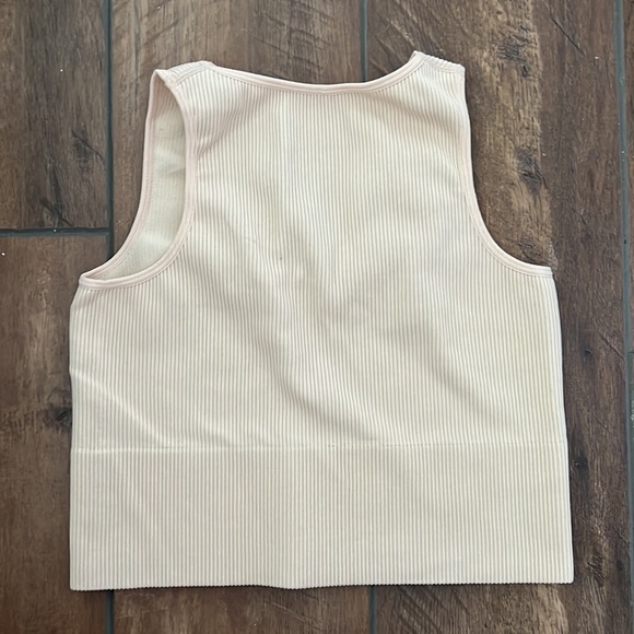 Medium Blush crop top - Picture 2 of 3